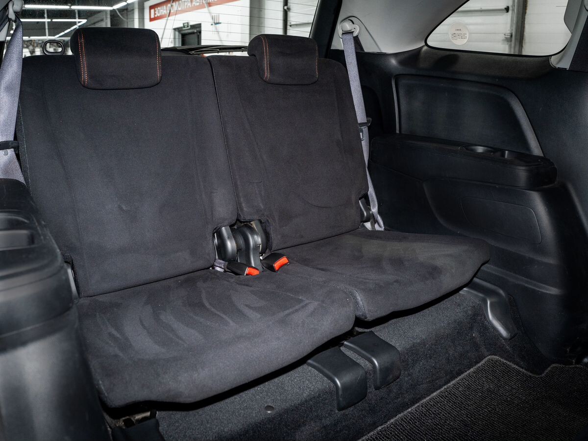 Honda Stream 2010 - фото автомобиля