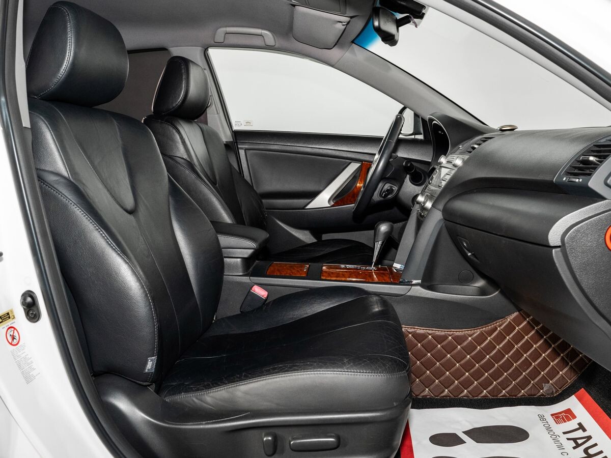 Toyota Camry 2011 - фото автомобиля