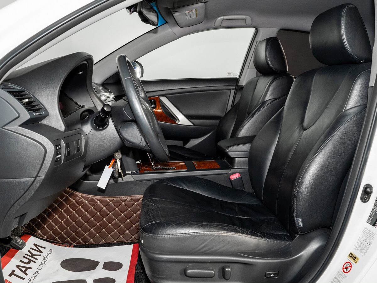 Toyota Camry 2011 - фото автомобиля