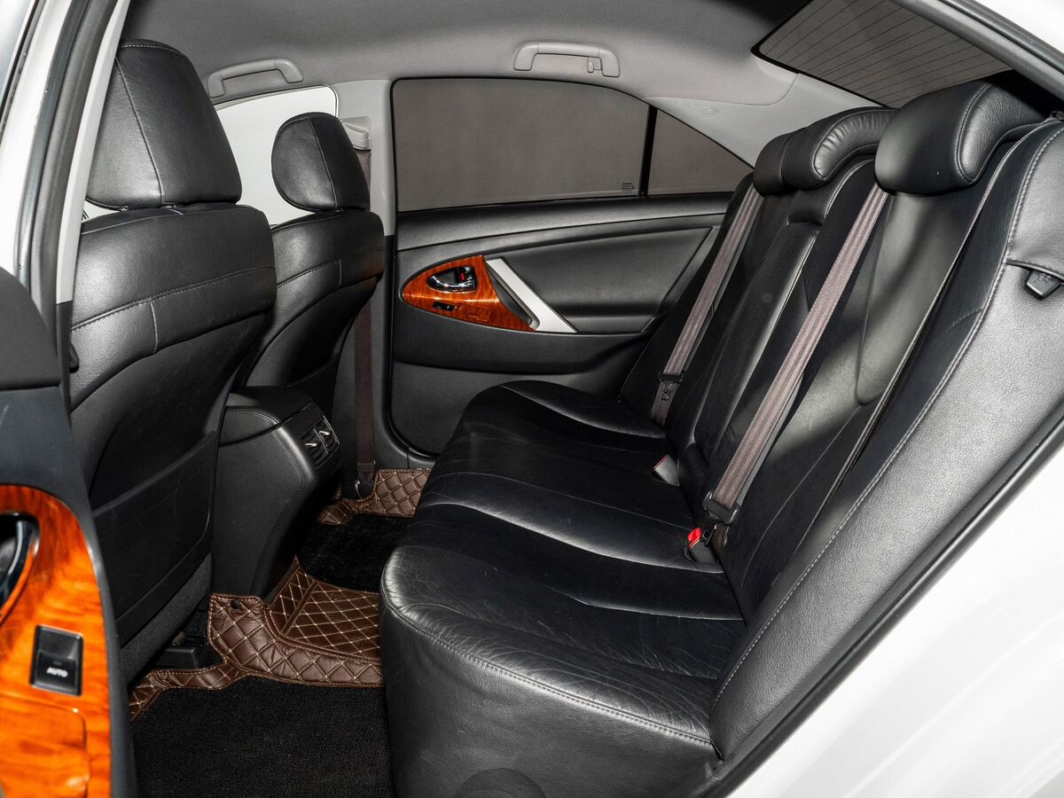 Toyota Camry 2011 - фото автомобиля