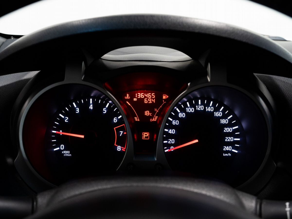 Nissan Juke 2012 - фото автомобиля