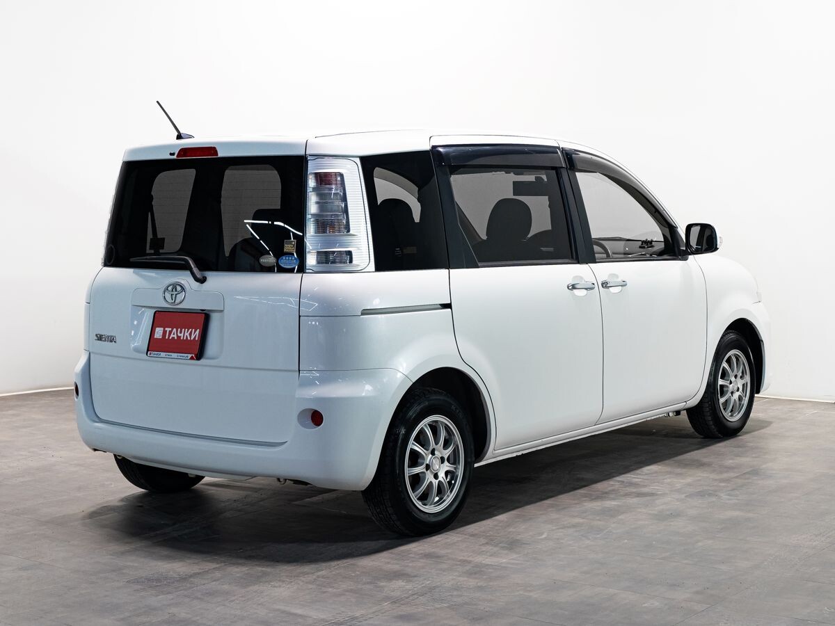 Toyota Sienta 2012 - фото автомобиля