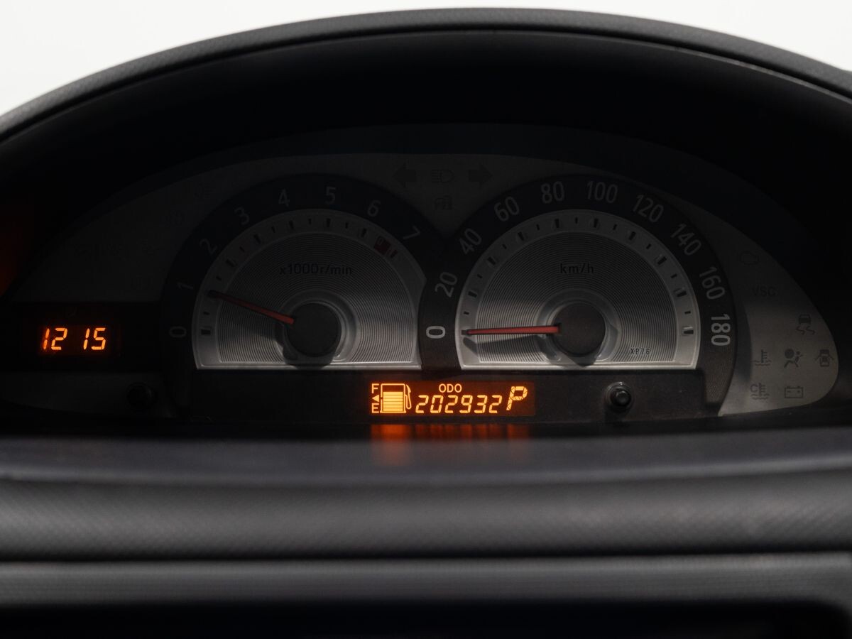 Toyota Sienta 2012 - фото автомобиля