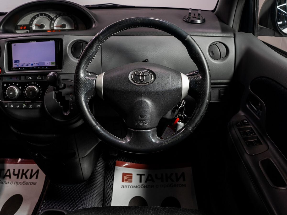 Toyota Sienta 2012 - фото автомобиля