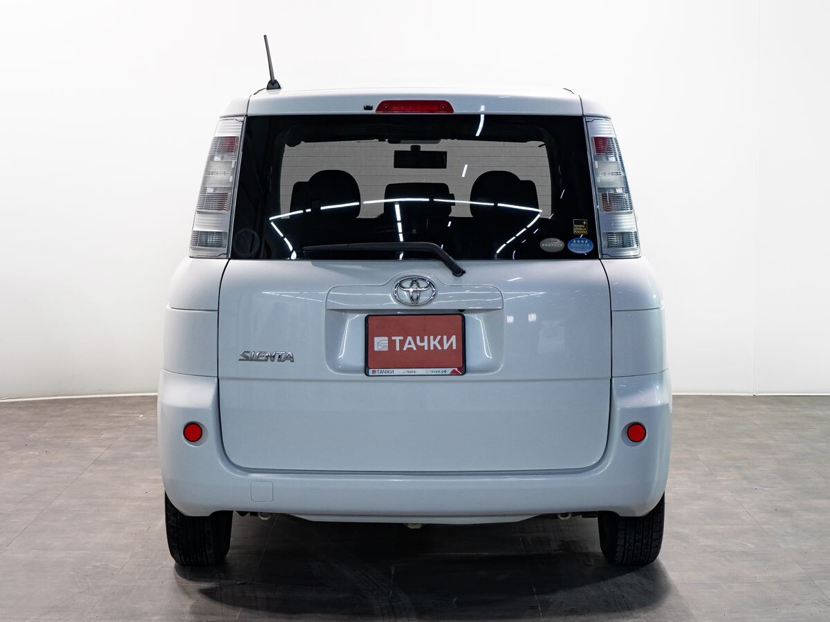 Toyota Sienta 2012 - фото автомобиля