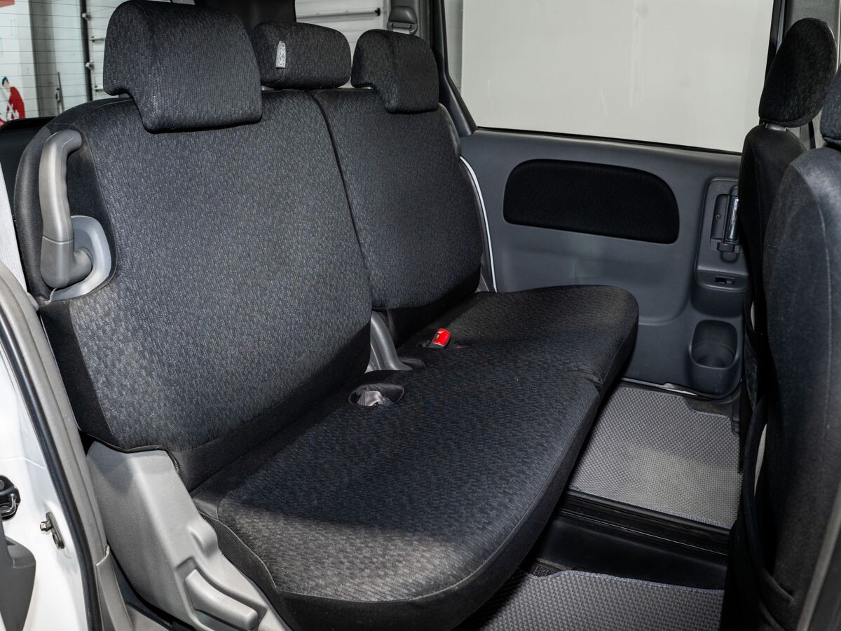 Toyota Sienta 2012 - фото автомобиля