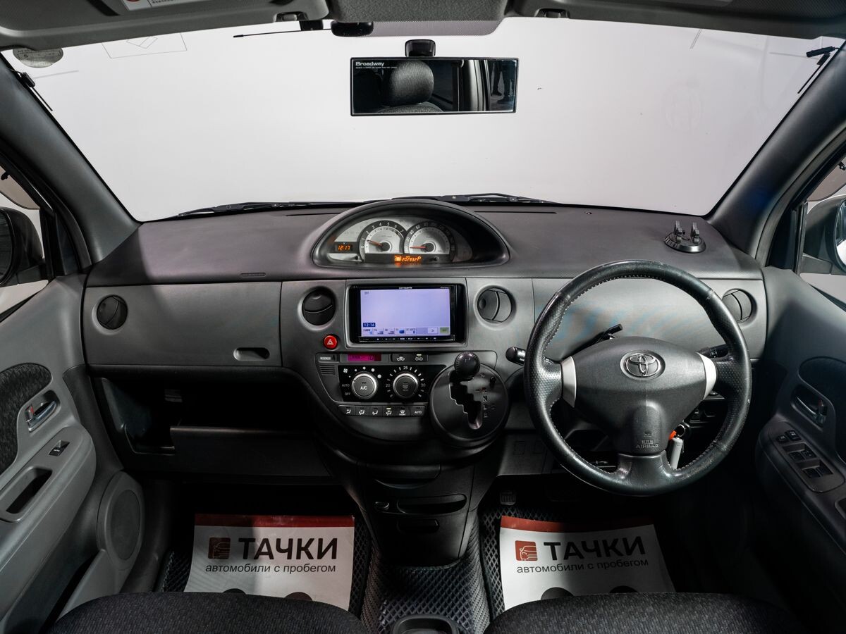 Toyota Sienta 2012 - фото автомобиля
