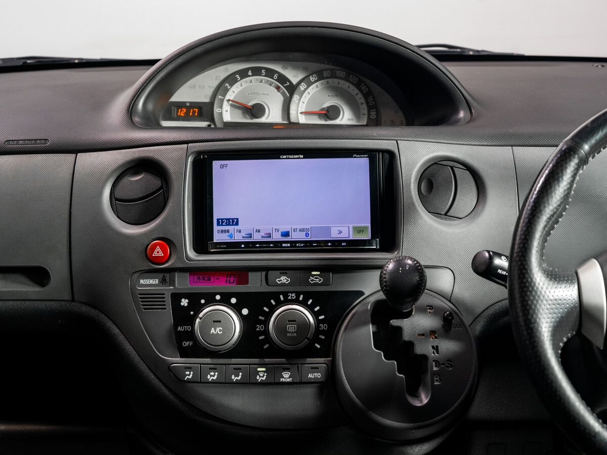 Toyota Sienta 2012 - фото автомобиля