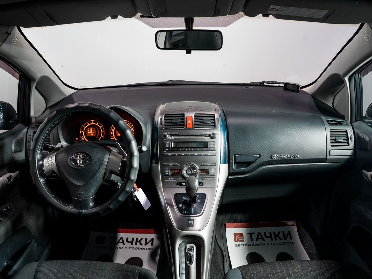 Toyota Auris 2008 - фото автомобиля