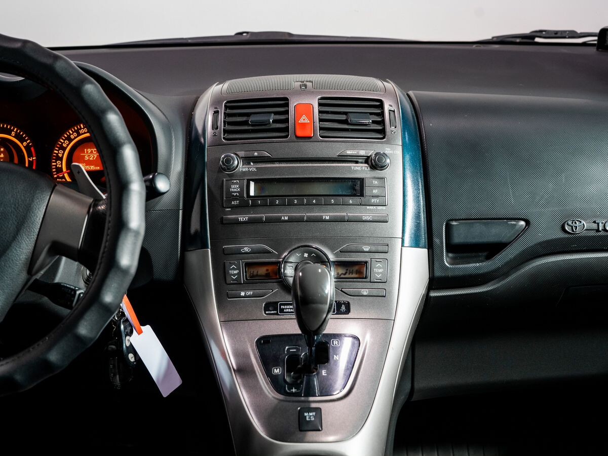 Toyota Auris 2008 - фото автомобиля