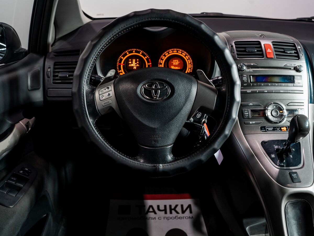 Toyota Auris 2008 - фото автомобиля