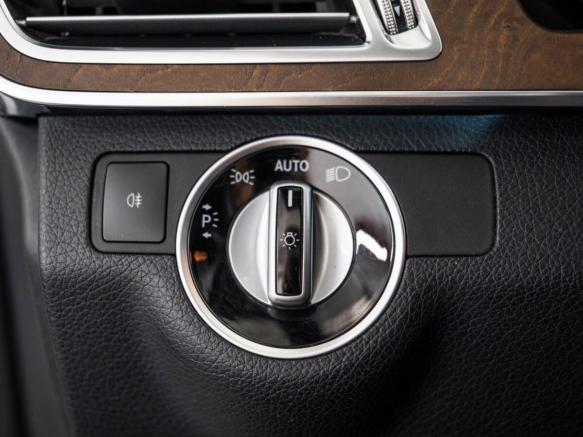 Mercedes-Benz E-Класс 2013 - фото автомобиля