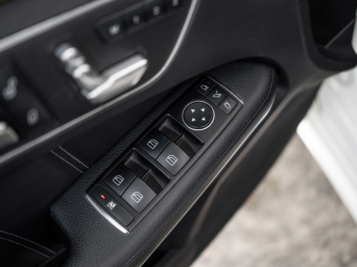 Mercedes-Benz E-Класс 2013 - фото автомобиля