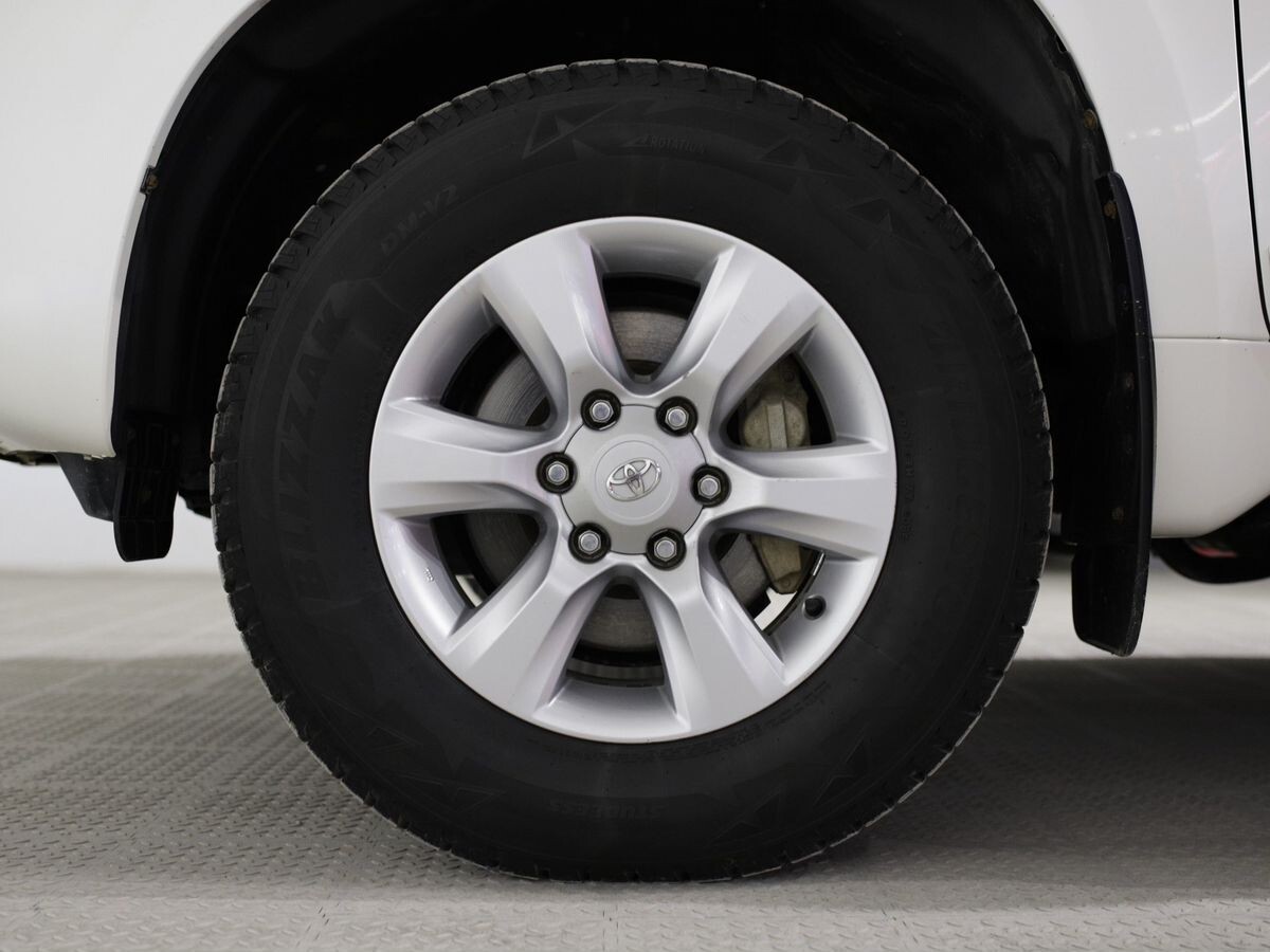 Toyota Land Cruiser Prado 2012 - фото автомобиля