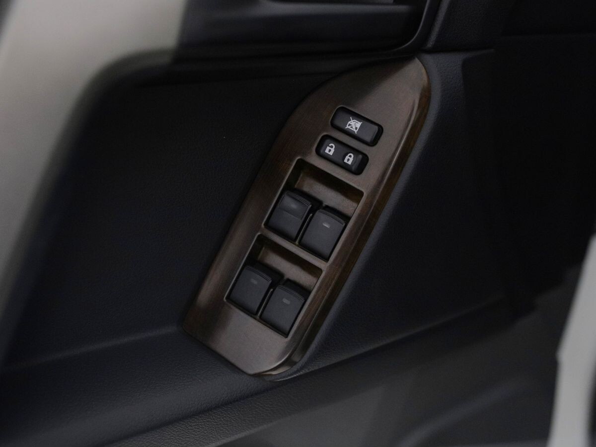 Toyota Land Cruiser Prado 2012 - фото автомобиля