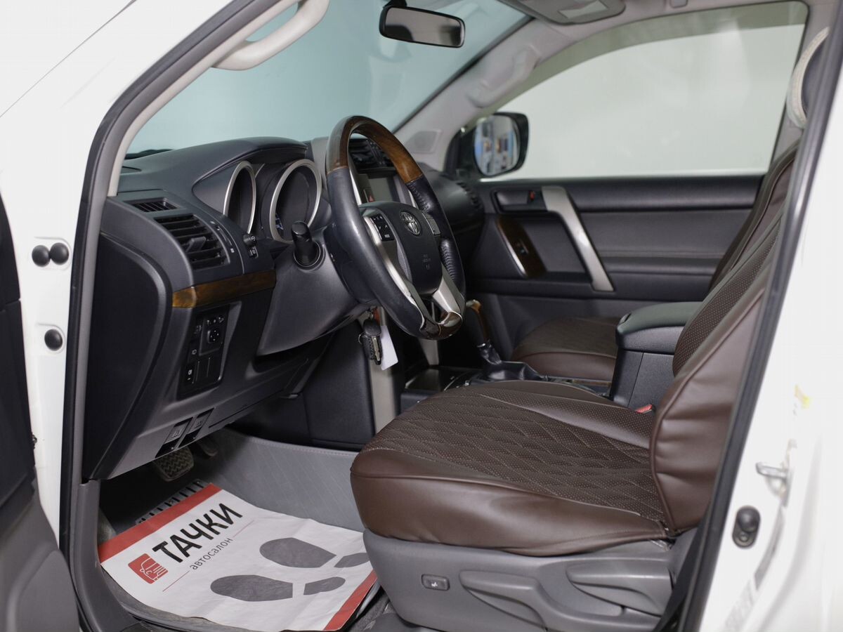 Toyota Land Cruiser Prado 2012 - фото автомобиля