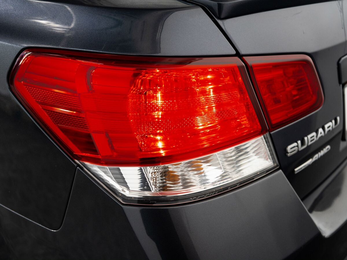 Subaru Legacy 2011 - фото автомобиля