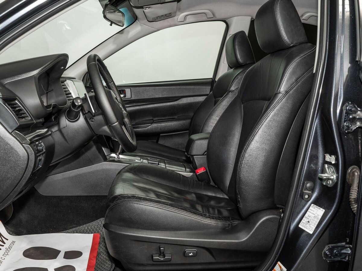 Subaru Legacy 2011 - фото автомобиля