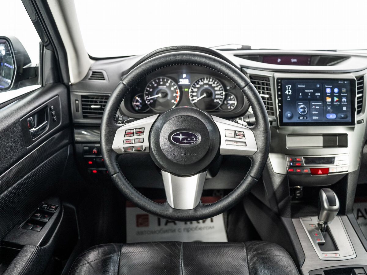 Subaru Legacy 2011 - фото автомобиля