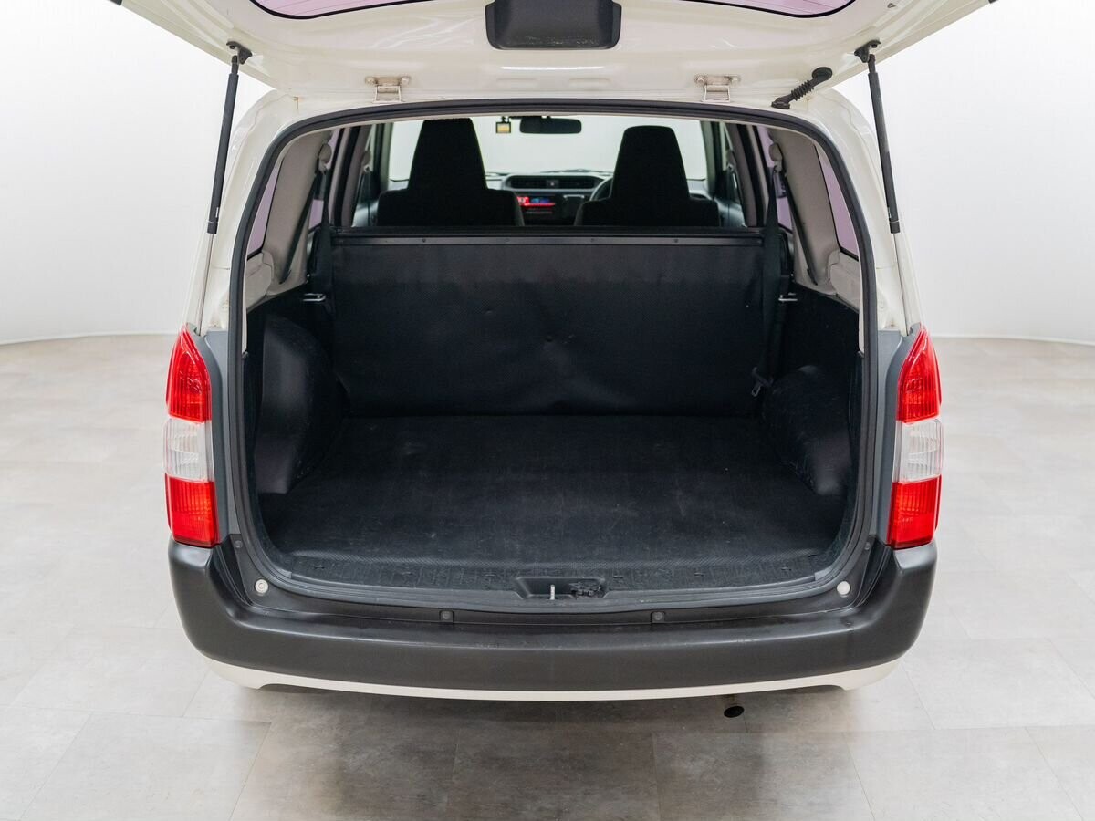 Toyota Succeed 2019 - фото автомобиля