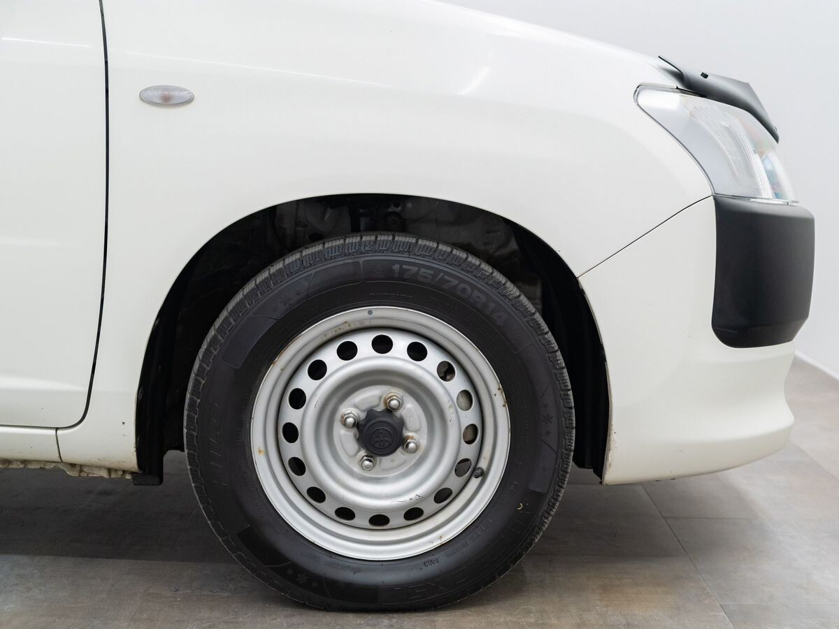 Toyota Succeed 2019 - фото автомобиля