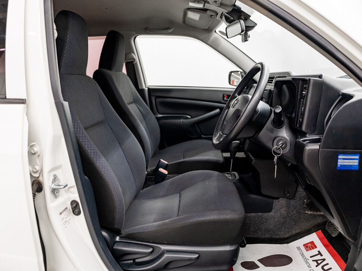 Toyota Succeed 2019 - фото автомобиля