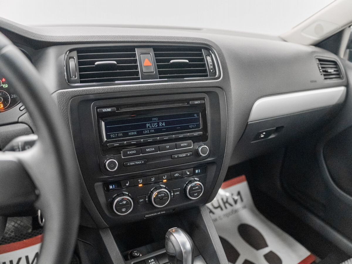 Volkswagen Jetta 2012 - фото автомобиля