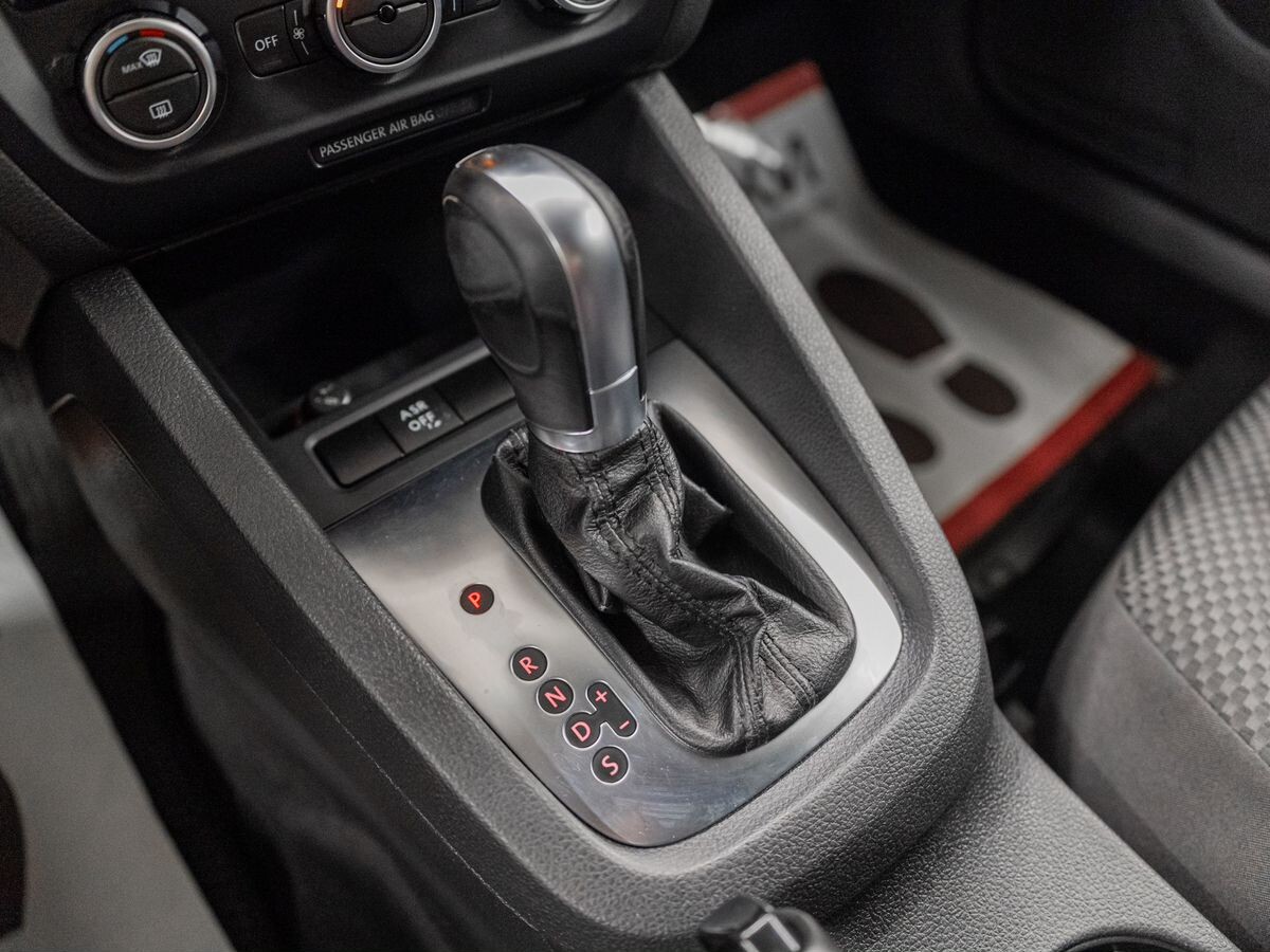 Volkswagen Jetta 2012 - фото автомобиля