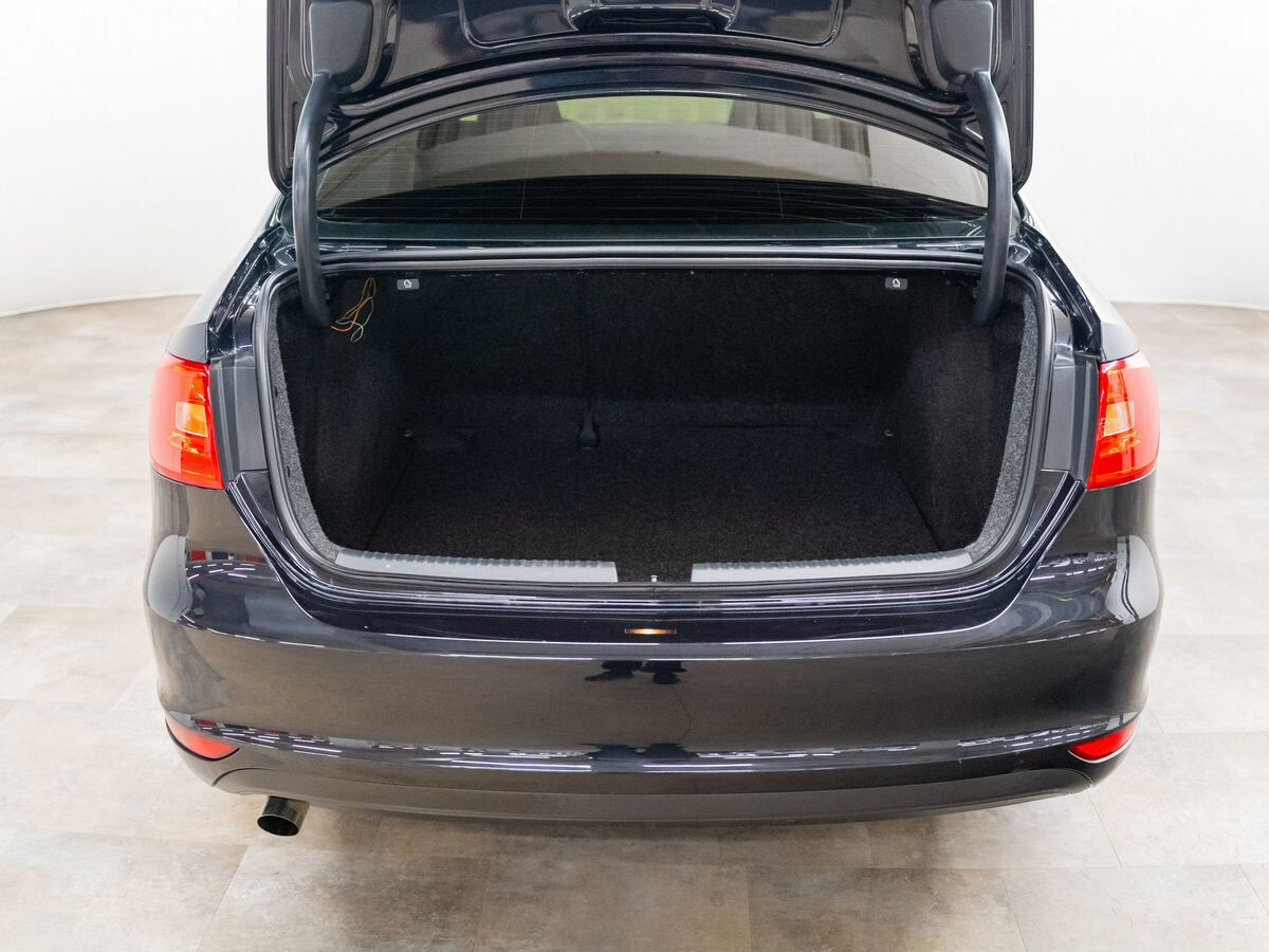 Volkswagen Jetta 2012 - фото автомобиля