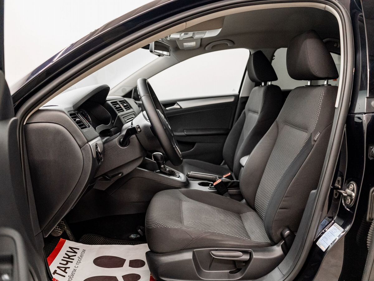 Volkswagen Jetta 2012 - фото автомобиля