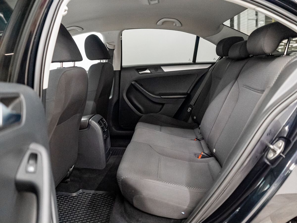 Volkswagen Jetta 2012 - фото автомобиля