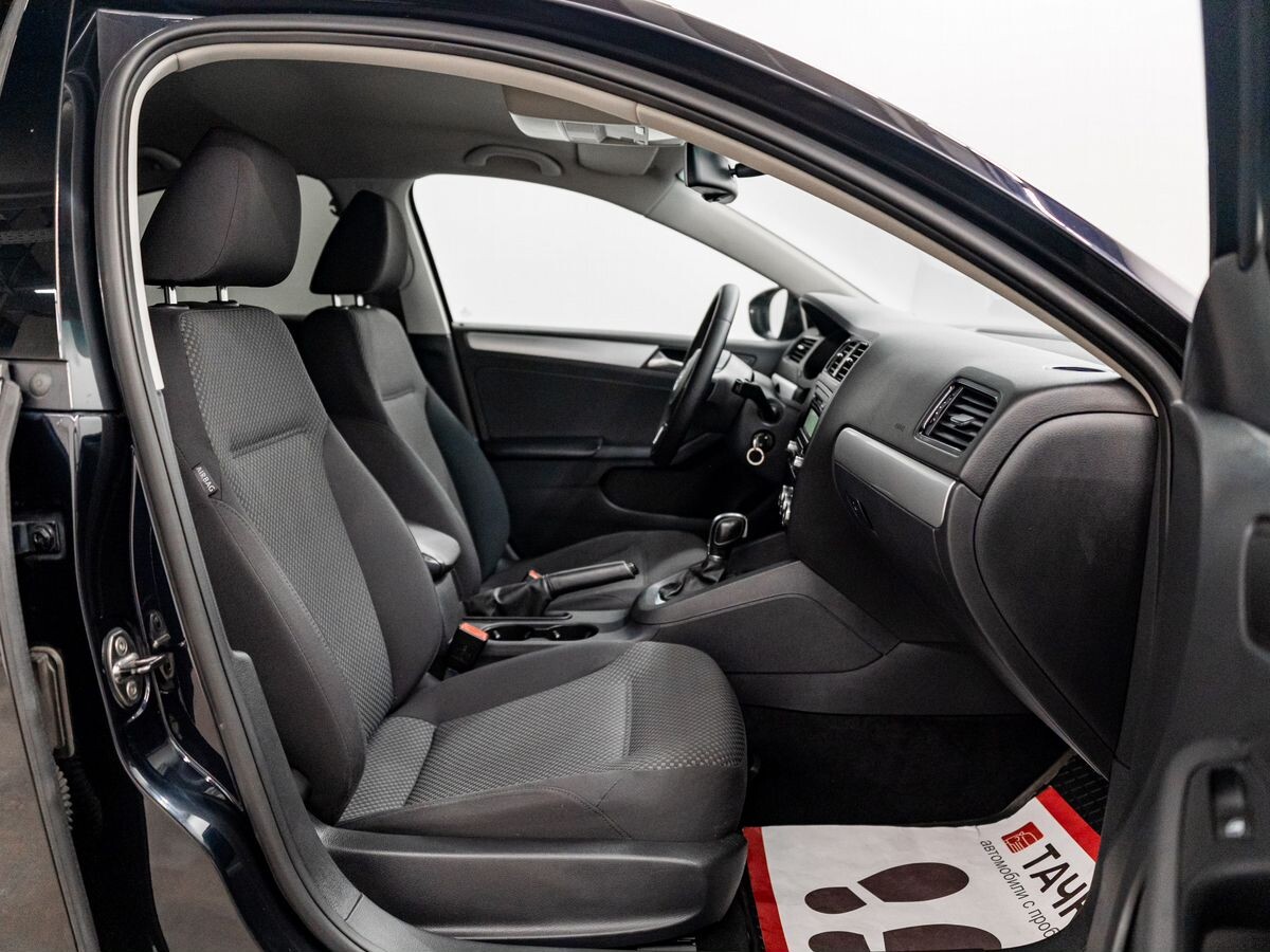 Volkswagen Jetta 2012 - фото автомобиля
