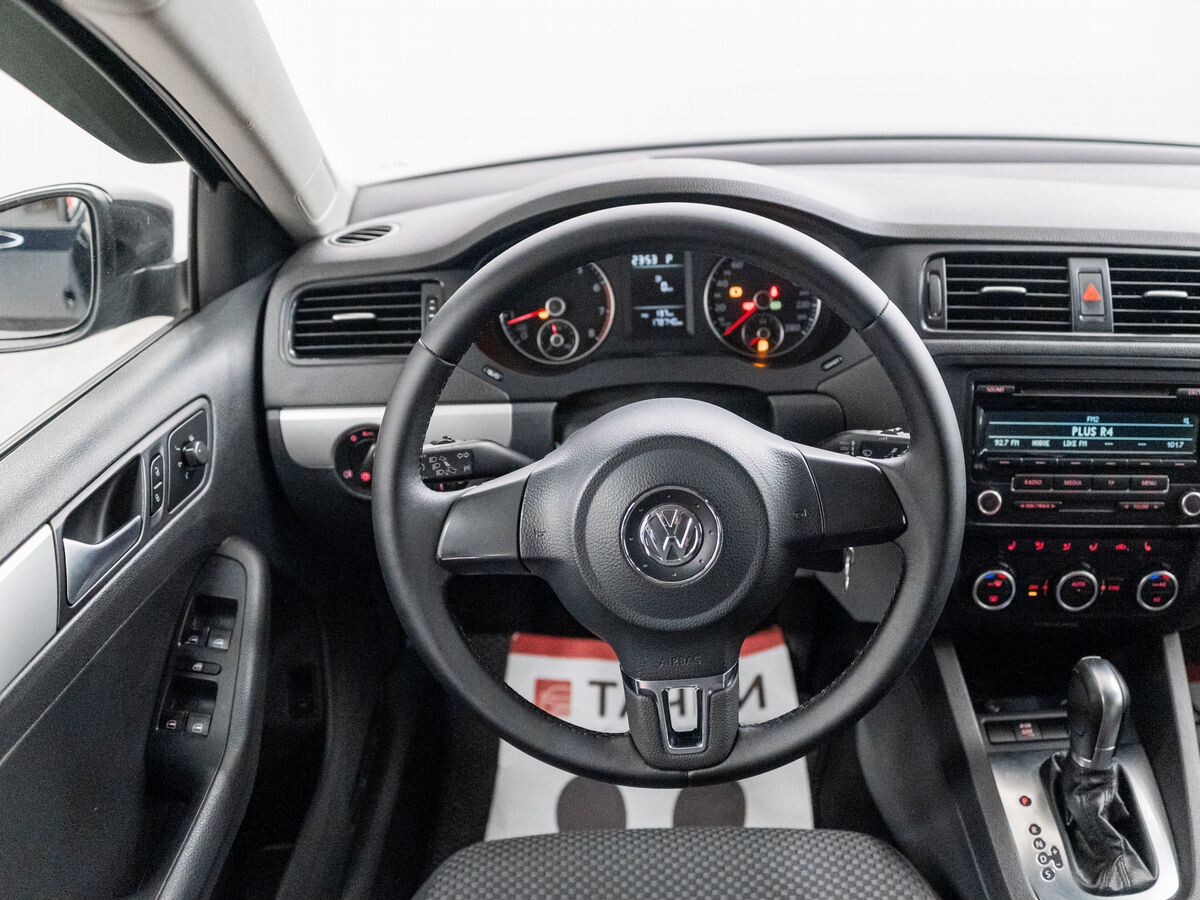 Volkswagen Jetta 2012 - фото автомобиля
