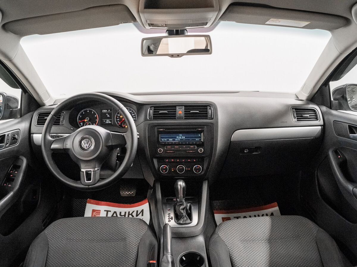 Volkswagen Jetta 2012 - фото автомобиля