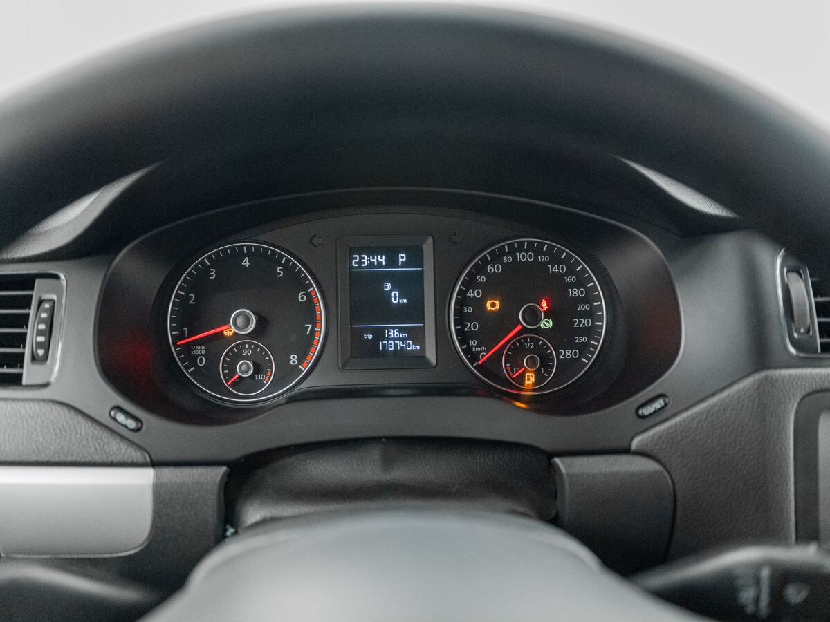 Volkswagen Jetta 2012 - фото автомобиля