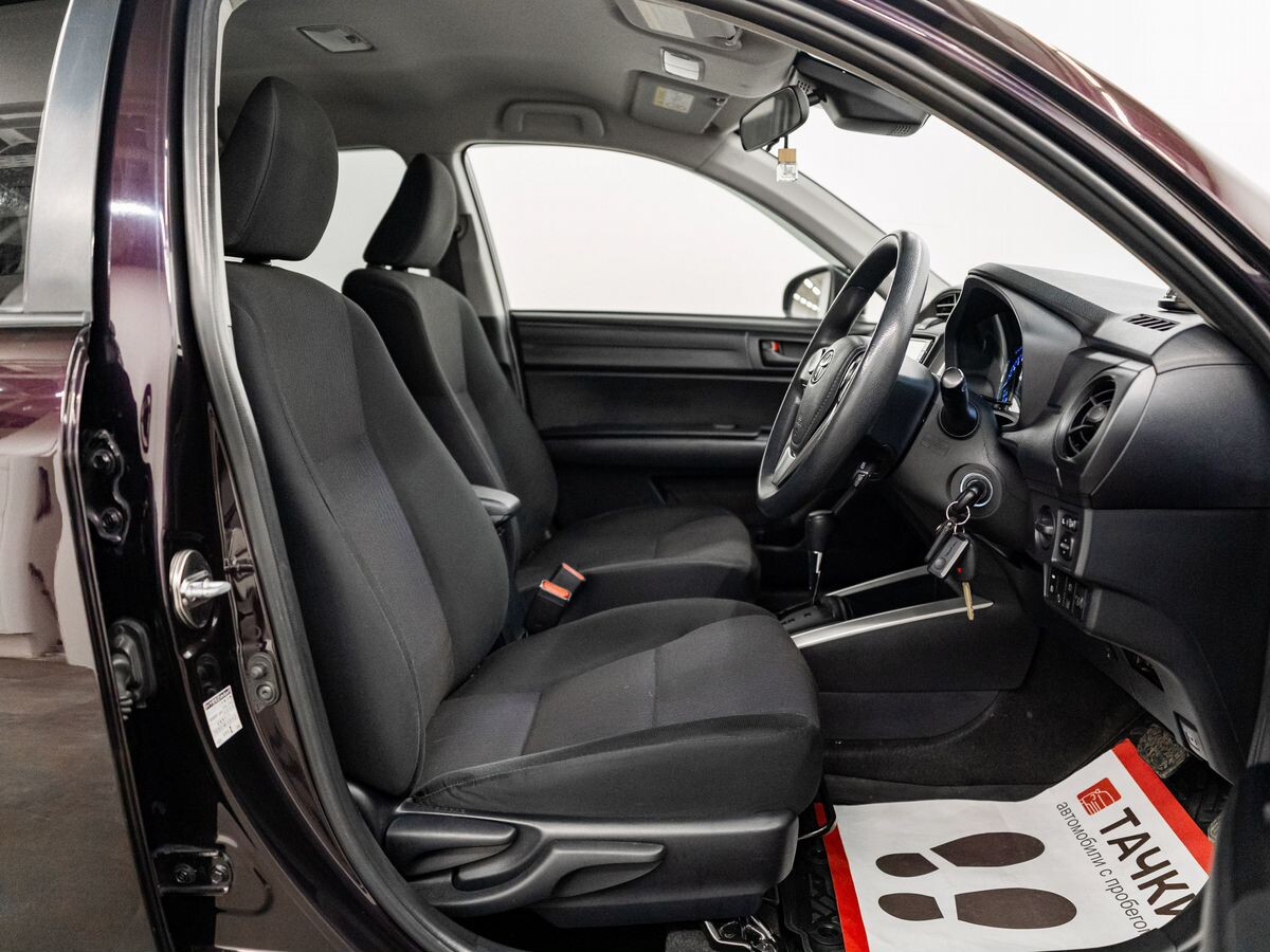 Toyota Corolla 2017 - фото автомобиля