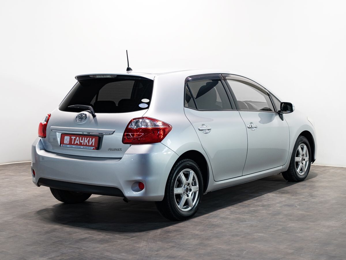 Toyota Auris 2010 - фото автомобиля