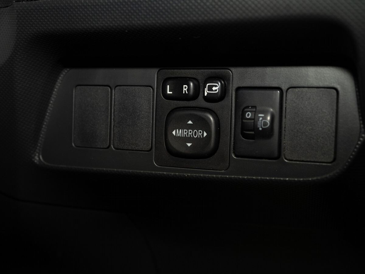 Toyota Auris 2010 - фото автомобиля