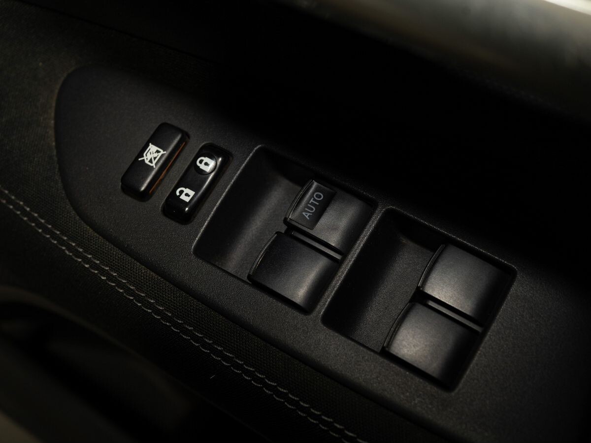 Toyota Auris 2010 - фото автомобиля