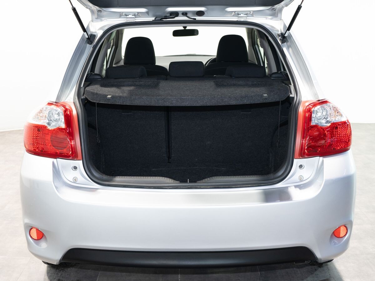 Toyota Auris 2010 - фото автомобиля