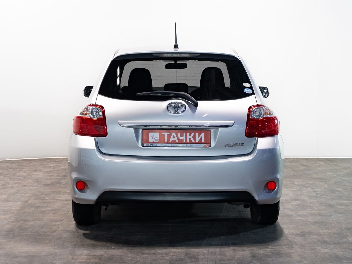 Toyota Auris 2010 - фото автомобиля