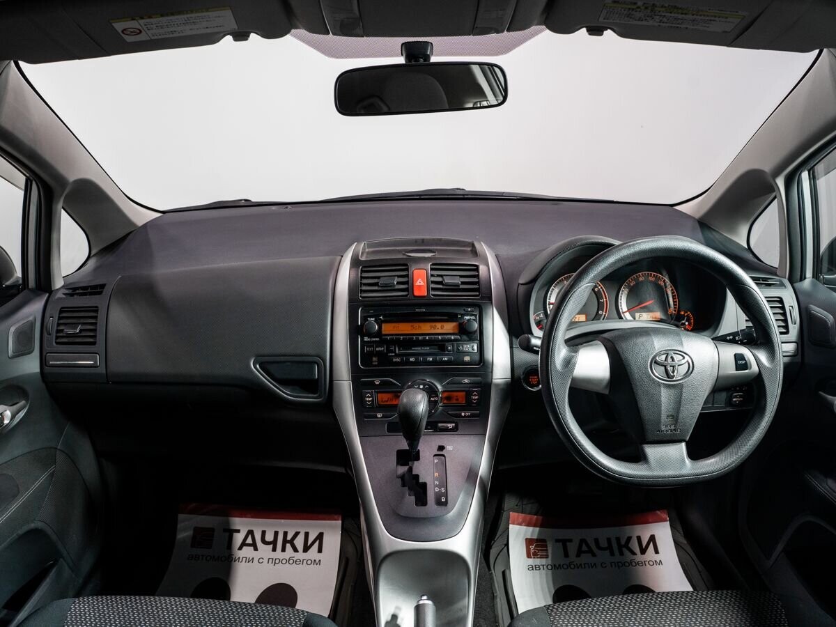 Toyota Auris 2010 - фото автомобиля