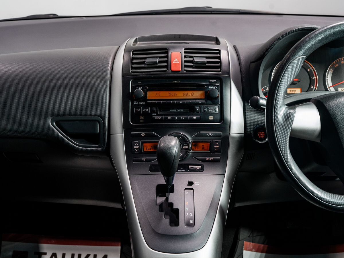 Toyota Auris 2010 - фото автомобиля