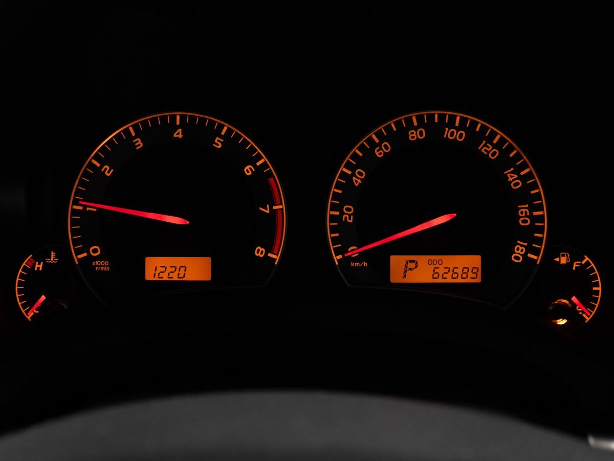 Toyota Auris 2010 - фото автомобиля