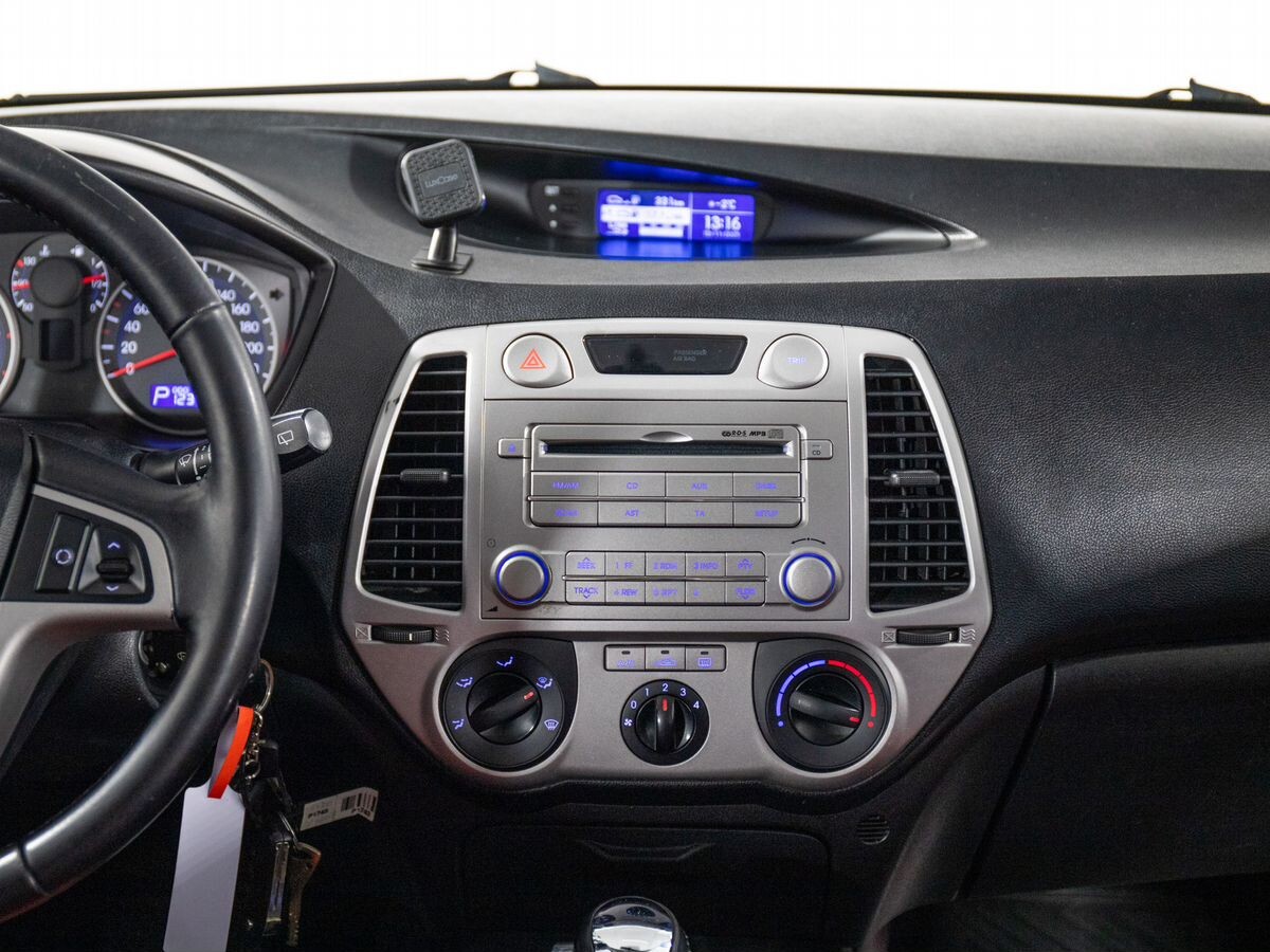 Hyundai i20 2010 - фото автомобиля