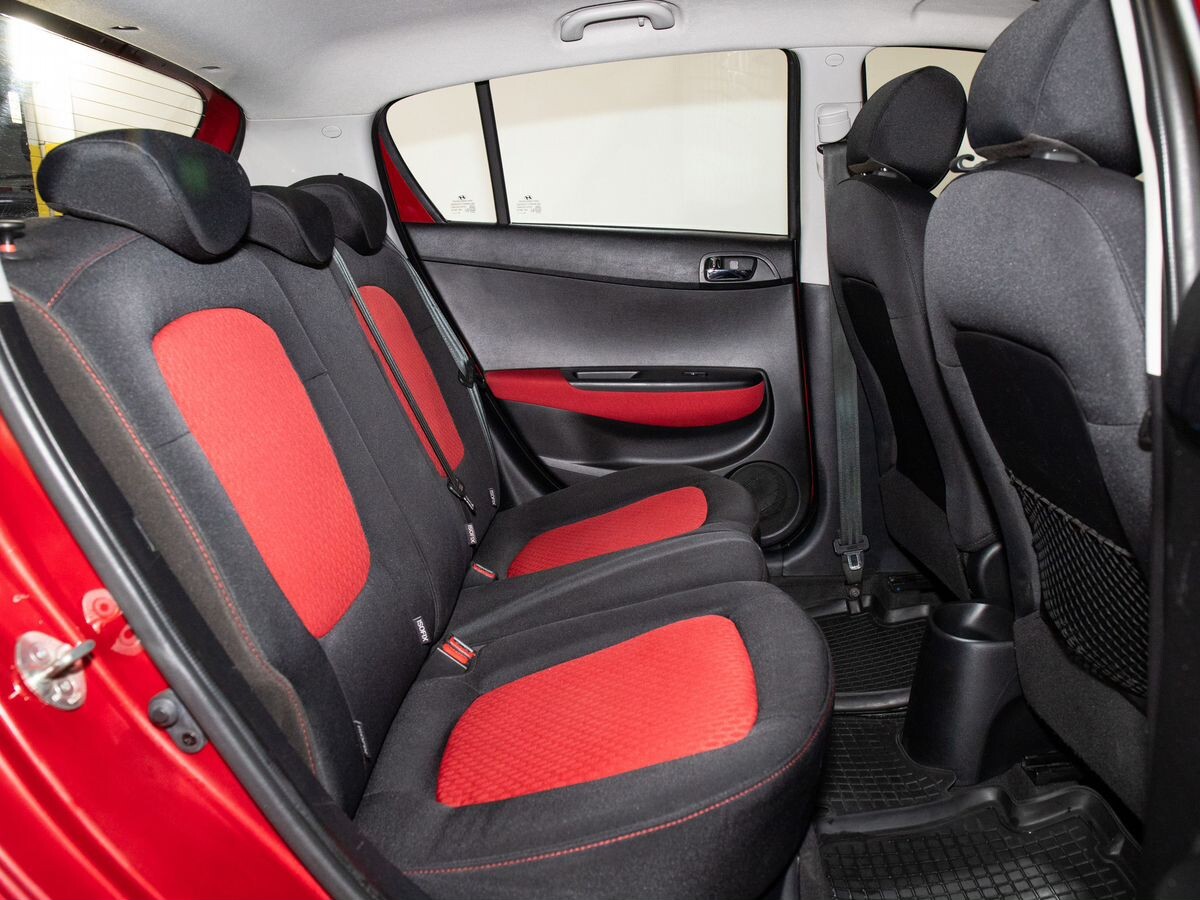 Hyundai i20 2010 - фото автомобиля