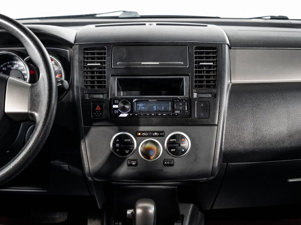 Nissan Tiida 2011 - фото автомобиля