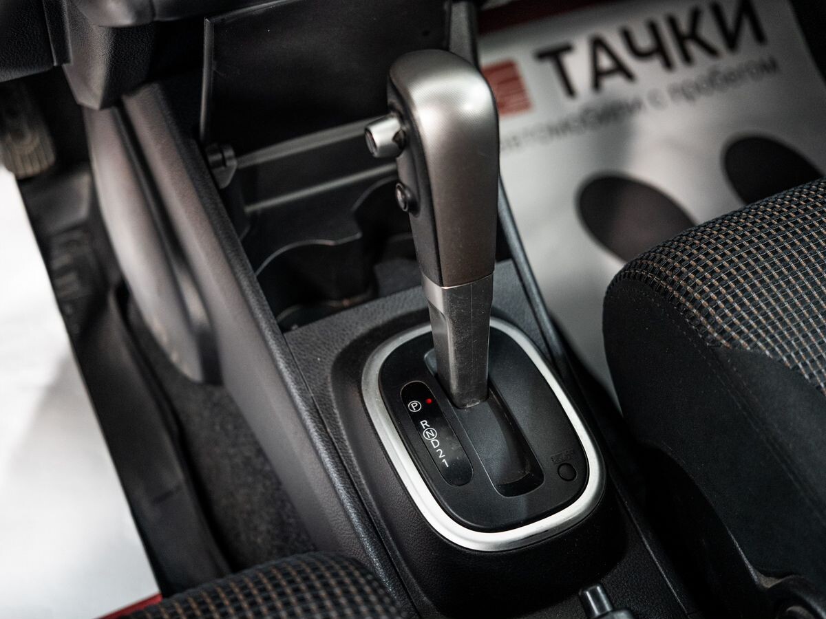 Nissan Tiida 2011 - фото автомобиля