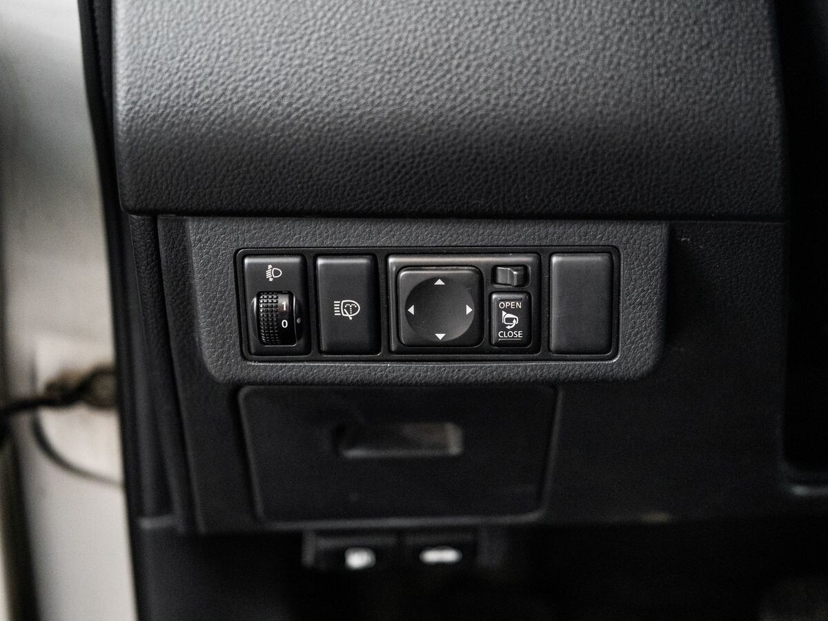 Nissan Tiida 2011 - фото автомобиля