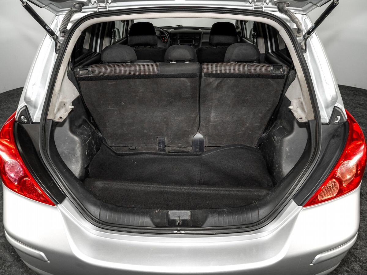 Nissan Tiida 2011 - фото автомобиля